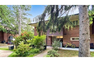 A Rarely Offered, spacious 4 1 Bedroom Condo Townhouse in North York !