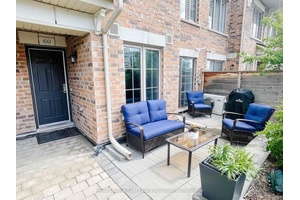 Gorgeous Bungalow Town With Sun Filled West Exposure !