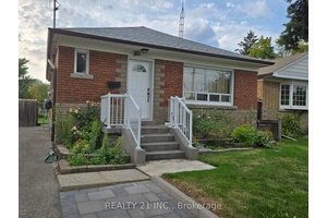 Spacious 3 bedroom, 1 bathroom upper level available for rent.