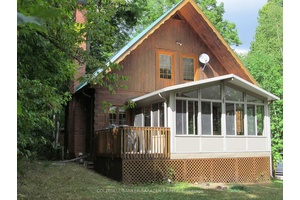 True Alpine chalet style log home located in the Peaks Village Calabogie with deeded access to pristine Calabogie Lake five minutes to the ski hill, golf course and lake this ...
