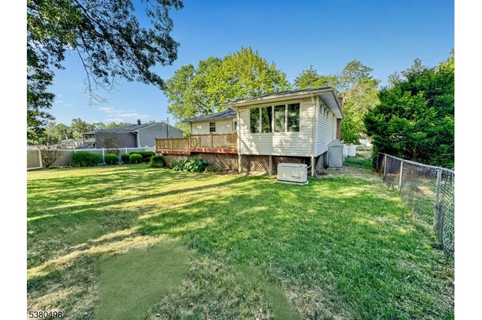 Spacious Yard nity
