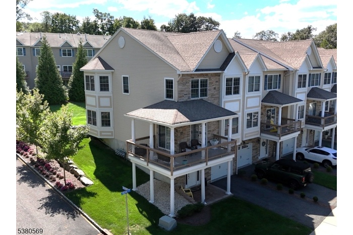 Front - Wraparound Deck