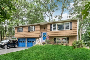 Welcome to 95 Hillside Avenue in beautiful Suffern, NY !