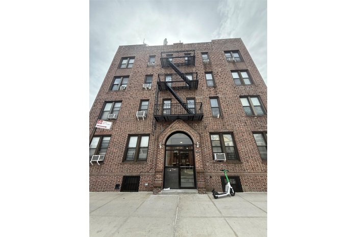 View of apartment building / complex with cooling unit