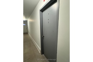 Renovated 2 Bedroom Apartment With Modern Decor.