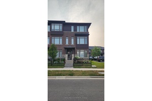 Is a very bright, turnkey Losani Homes built 3 Bedrm 1728 sq.