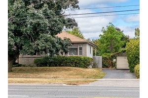 Conveniently Located 4 Bedroom Bunglow on Taunton, Easy Access to Transit, Shopping and all amenities.