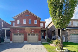 Stunning, well maintained 3 1 bedroom semi detached home in the heart of downtown Mississauga !