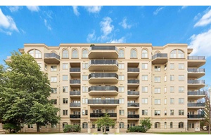 Luxurious Condo Located In Beautiful amp ; Quiet Dayspring Gated Community.