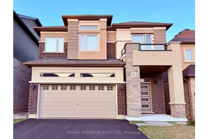 Welcome to Paris ! This exceptional detached home by the renowned LIV COMMUNITIES is located in the highly desirable Scenic Ridge East community.