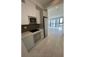 Located in the Heart of Vaughan, close to it all !