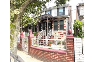 Prime location, beautiful One Family Home in Hollis, excellent Interior condition Move in Ready !