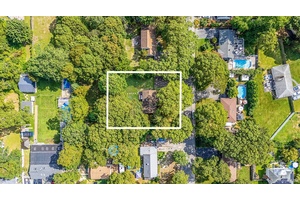 Welcome to this charming one story ranch, set on a spacious fully fenced property !