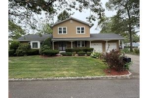 Super Colonial Centrally Located.