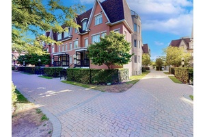 Discover this beautifully maintained end unit townhome in high demand Thornhill, offering 1, 405 sq.