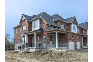 Bright amp ; Spacious 4 Bed, 3 Bath With 3 Car Parking.