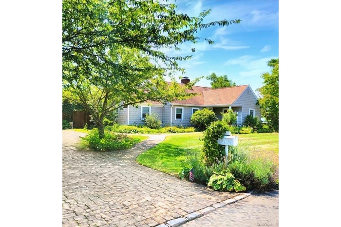 Cap cod style house w/ driveway