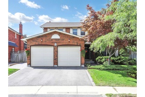 Immaculate 3, 000 sqft, 5 1 bedroom home situated on a premium pie shaped lot in the highly sought after Unionville community, within the top ranked Markville Secondary School district.