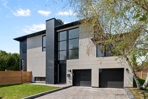 Extravagant Custom Home with Approximately 4100 Sq.