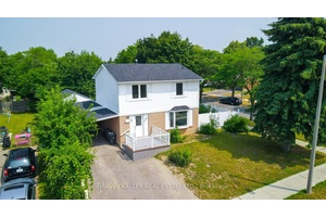 Come See This Beautifully Updated 2 Storey Family Home Located On A Quiet Street !