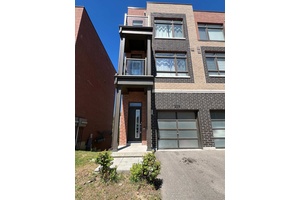 Welcome to 218 Dalhousie Street a beautifully updated townhome in the quiet, family friendly neighbourhood of Vaughan Grove surrounded by nature and convenience.