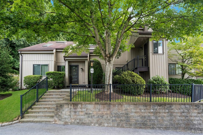 Easy Living at Hudson View!