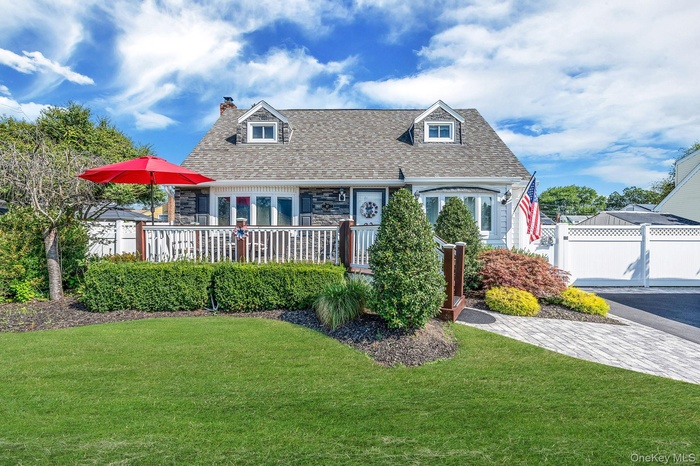 Cape cod-style house featuring 5 Year Old Siding and Windows