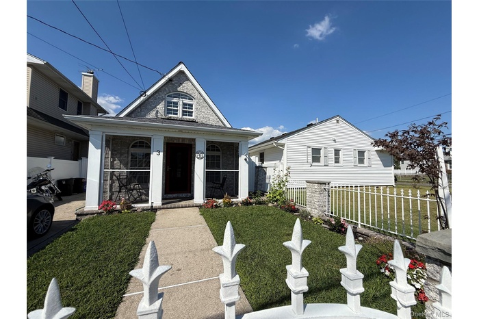 Bungalow with a porch