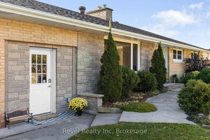 Opportunity in Elmvale ! Spacious Family Home on a Quiet Dead End Street Tucked away on a peaceful street in the heart of Elmvale, this charming 2 bedroom, 2.