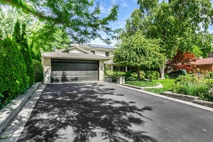 Executive Rental in The Heart of Markland Wood.