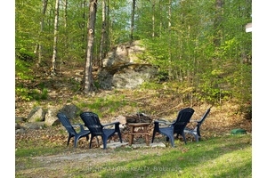 Welcome to your dream lakeside retreat !