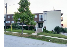 Enjoy this fully updated one bedroom one bath suite in a prime location.