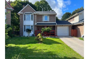 Fantastic rental opportunity in prestigious Lorne Park !