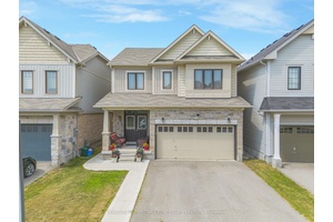 Welcome to this beautiful and spacious detached home, perfectly located in a highly sought after area.