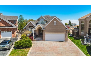 Welcome to this beautifully designed bungaloft nestled in one of Hamilton Mountains most sought after neighborhoods.