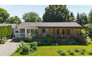 Charming two bedroom home in the 55 Northwood Beach Resort, with lake views !