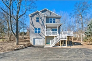 Welcome to 17 Chestnut St, Stony Point A beautifully crafted Colonial home built in 2023.