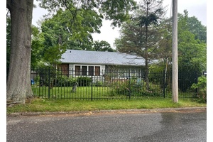 This Split Style Home Features 3 Bedrooms, 2 Full Baths, Den, Eat In Kitchen amp ; 1 Car Garage.