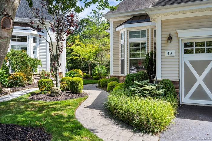 43 Applause Dr. Front Yard.