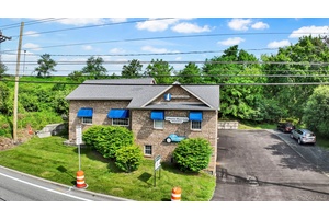 Seize the opportunity to acquire a prime commercial property in an exceptional location with outstanding visibility.