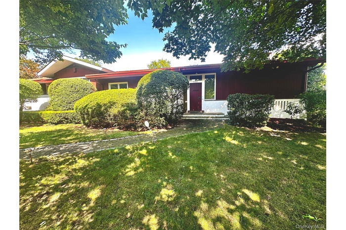 View of front facade with a front lawn