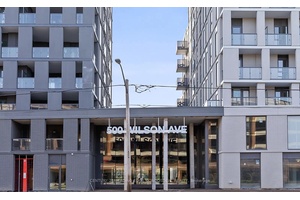 Location that close to everything 2 Bed, 2 Bath Unit with Balcony !