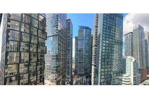 Come live at the Romantic Modern Mercer with its layered expression of brick, stone and glass !