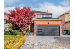 Welcome to 31 Pembrook Street Bolton a beautifully presented family home on a peaceful street in Caledon's sought after Bolton East.