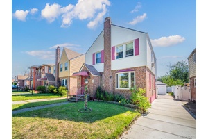 Welcome to this stunning private Colonial in Laurelton, New York !