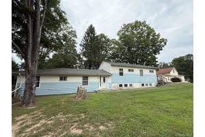 3 Family INVESTOR ALERT Investment Opportunity with Strong Cash Flow This turnkey 3 Family is ready for you to start earning in the Minisink Valley School District !