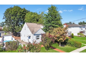 Welcome to this Cozy Cape Cod located in the Town of Hempstead.