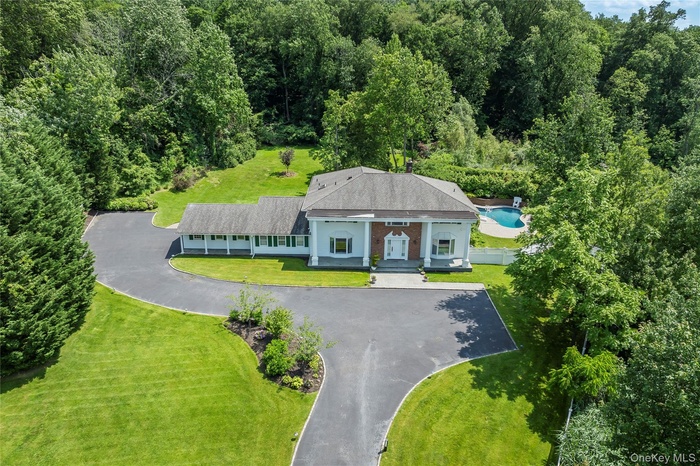 25 Montrose Ct, Roslyn Harbor