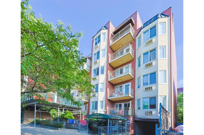 View of apartment building / complex