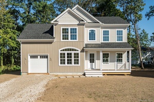 Brand New Development on a Cul de Sac, in Copiague.